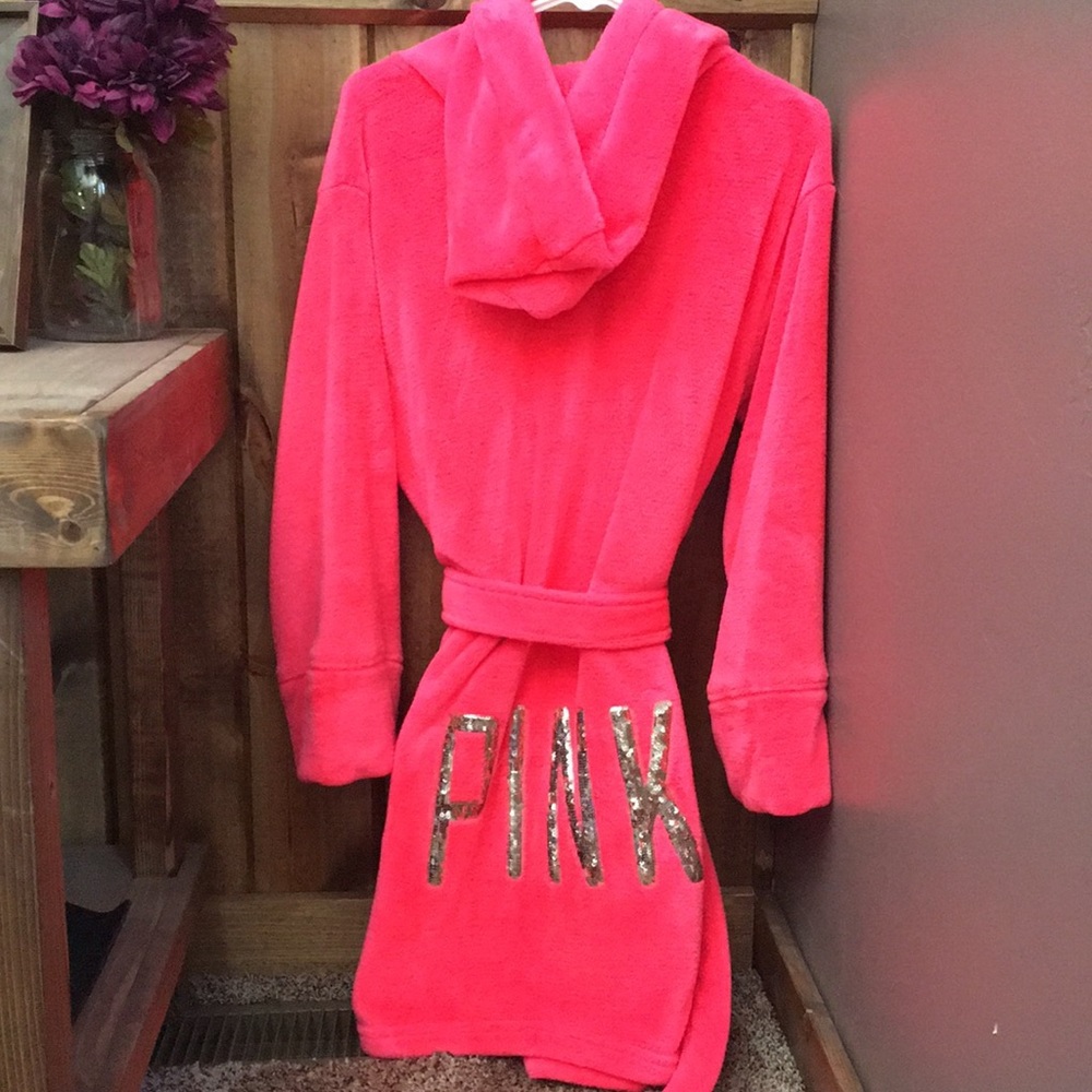 Fuzzy Victoria secret PINK robe